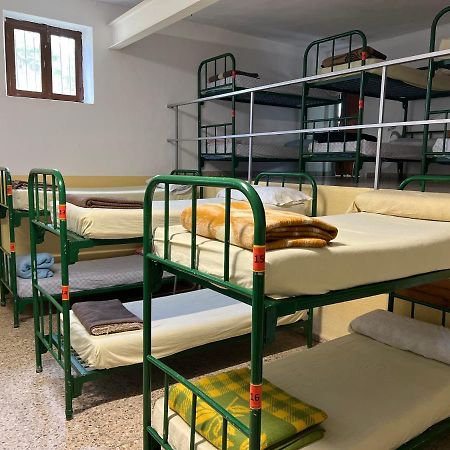 Albergue Municipal Hostel San Martin del Camino Luaran gambar