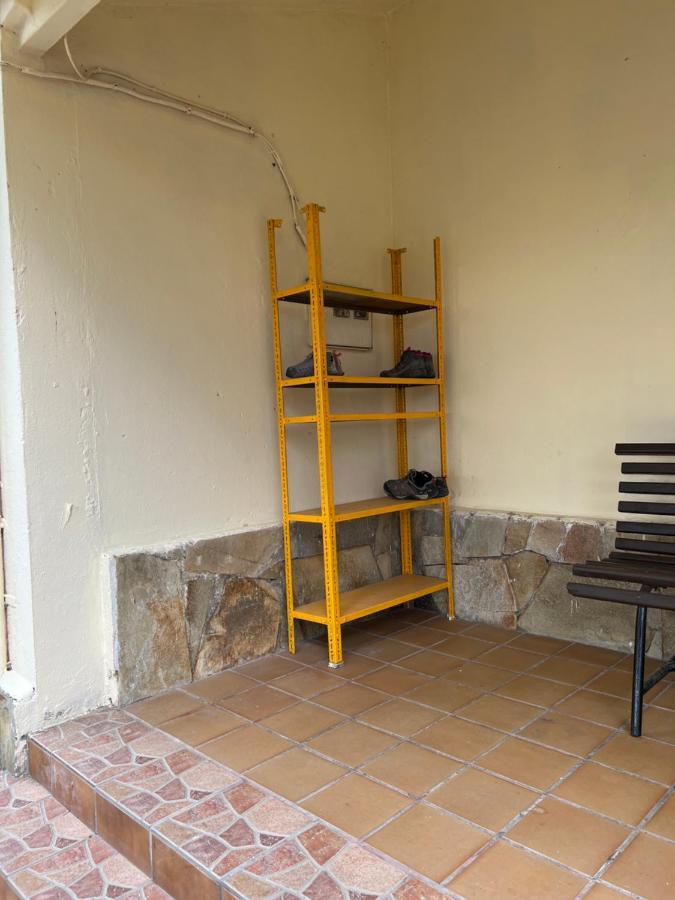 Albergue Municipal Hostel San Martin del Camino Luaran gambar