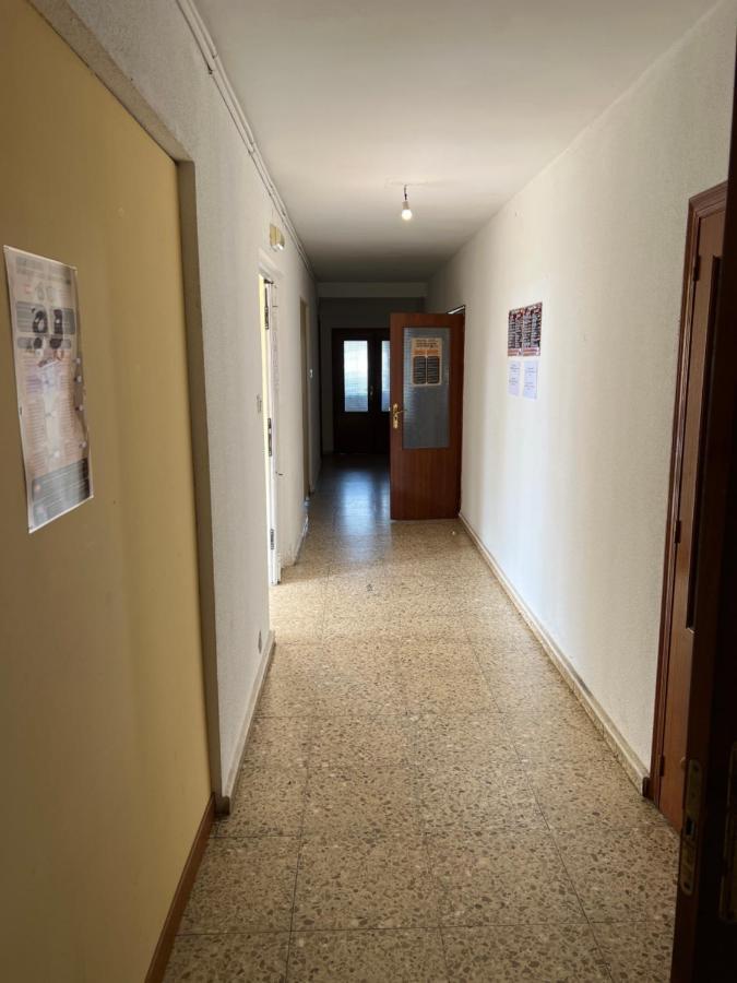Albergue Municipal Hostel San Martin del Camino Luaran gambar