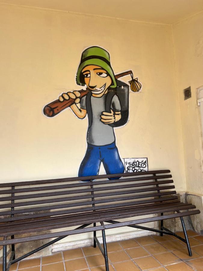 Albergue Municipal Hostel San Martin del Camino Luaran gambar