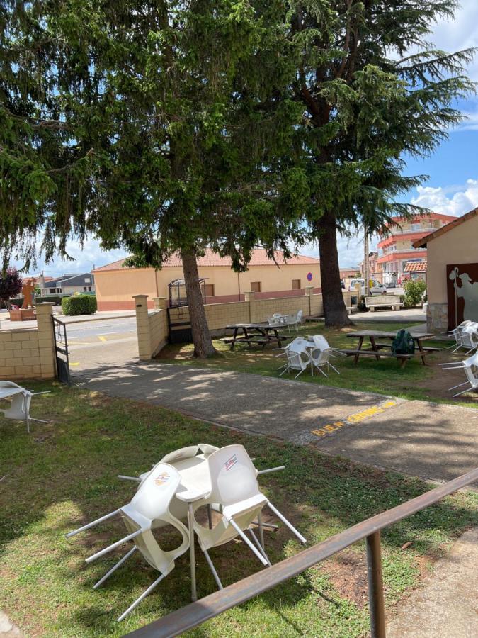 Albergue Municipal Hostel San Martin del Camino Luaran gambar