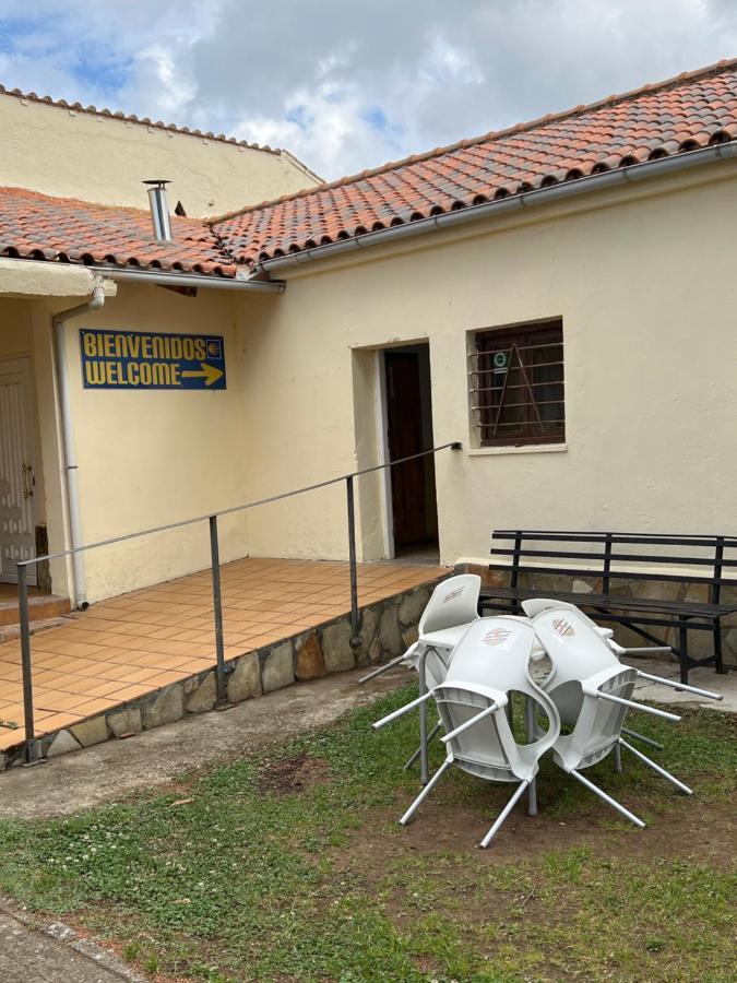 Albergue Municipal Hostel San Martin del Camino Luaran gambar