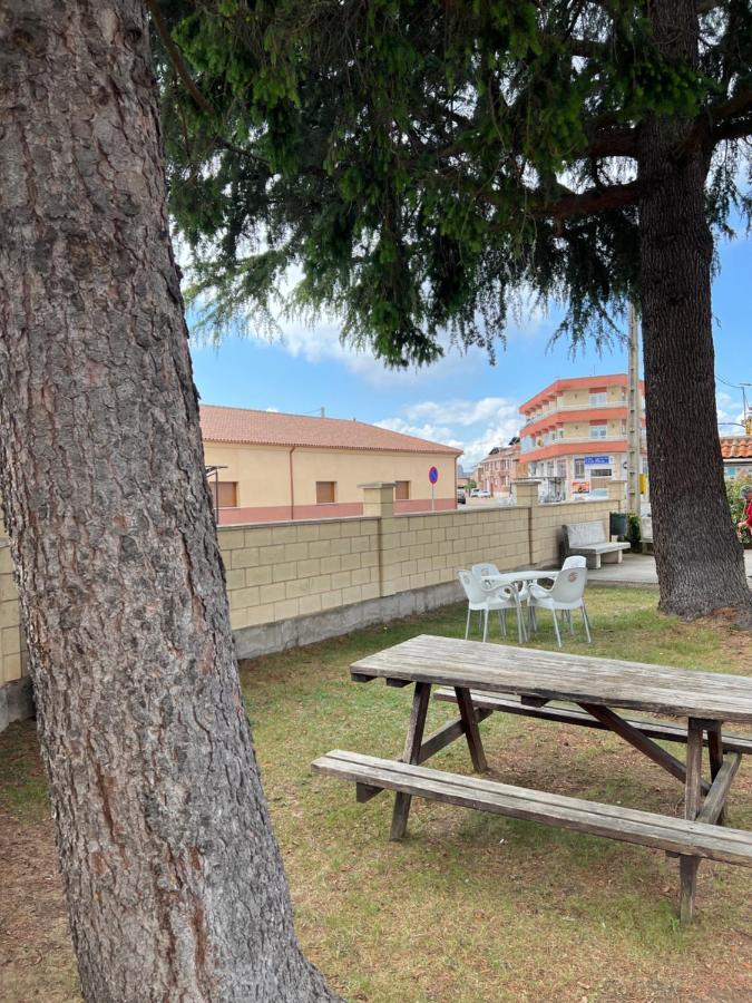 Albergue Municipal Hostel San Martin del Camino Luaran gambar